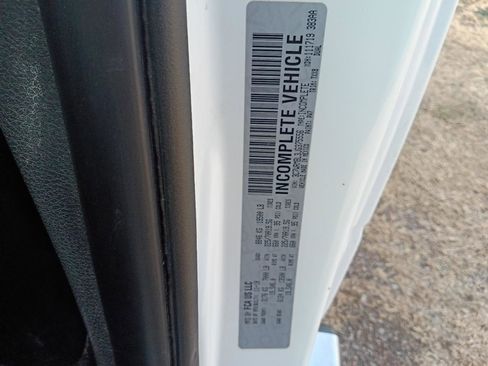 Used 2018 RAM 5500 Tradesman w/ Power & Remote Entry Group image 23