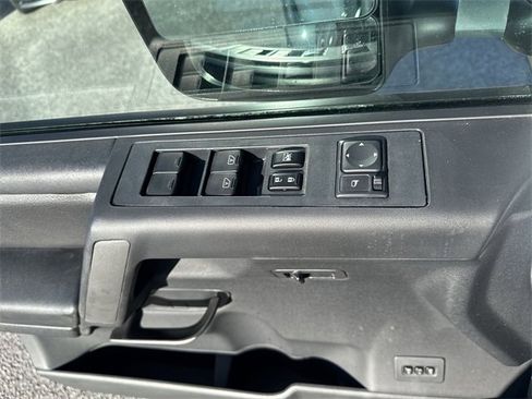 Used 2013 Nissan Titan SL w/ Moonroof Pkg image 28