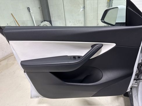 Used 2022 Tesla Model Y Long Range image 13