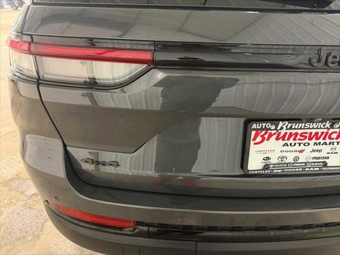 Certified 2020 Jeep Grand Cherokee Laredo w/ Quick Order Package 2BN North image 17