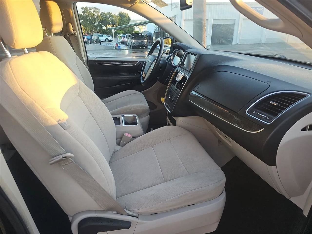 Used 2012 Chrysler Town & Country Touring FWD image 8