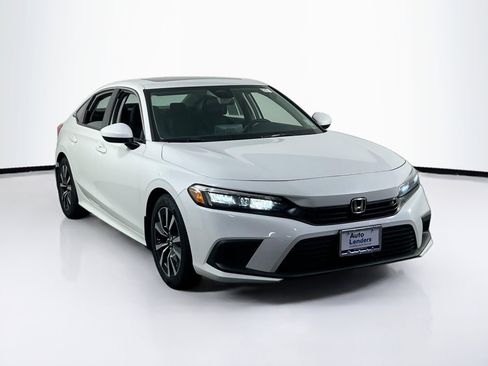 Used 2022 Honda Civic EX image 3