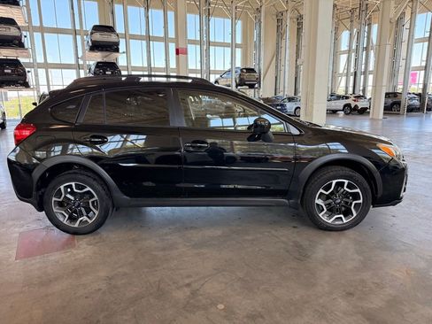 Used 2017 Subaru Crosstrek 2.0i Premium AWD/4WD image 2