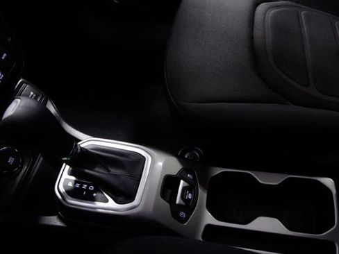 Used 2022 Jeep Renegade Latitude w/ Sun/Sound Group image 27