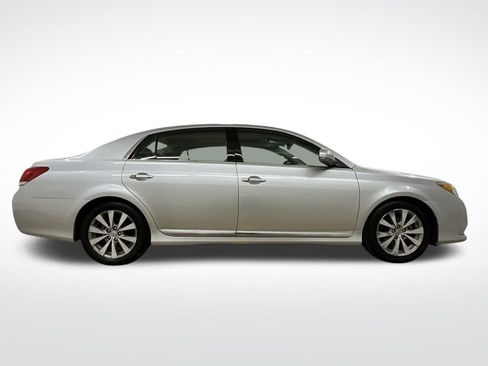 Used 2012 Toyota Avalon Limited image 29