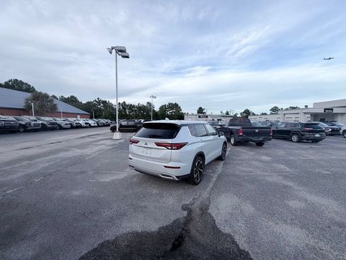 Used 2023 Mitsubishi Outlander SE FWD image 4
