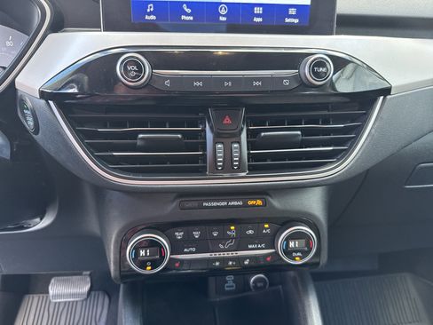 Used 2021 Ford Escape SE w/ SE Sport Appearance Package image 34