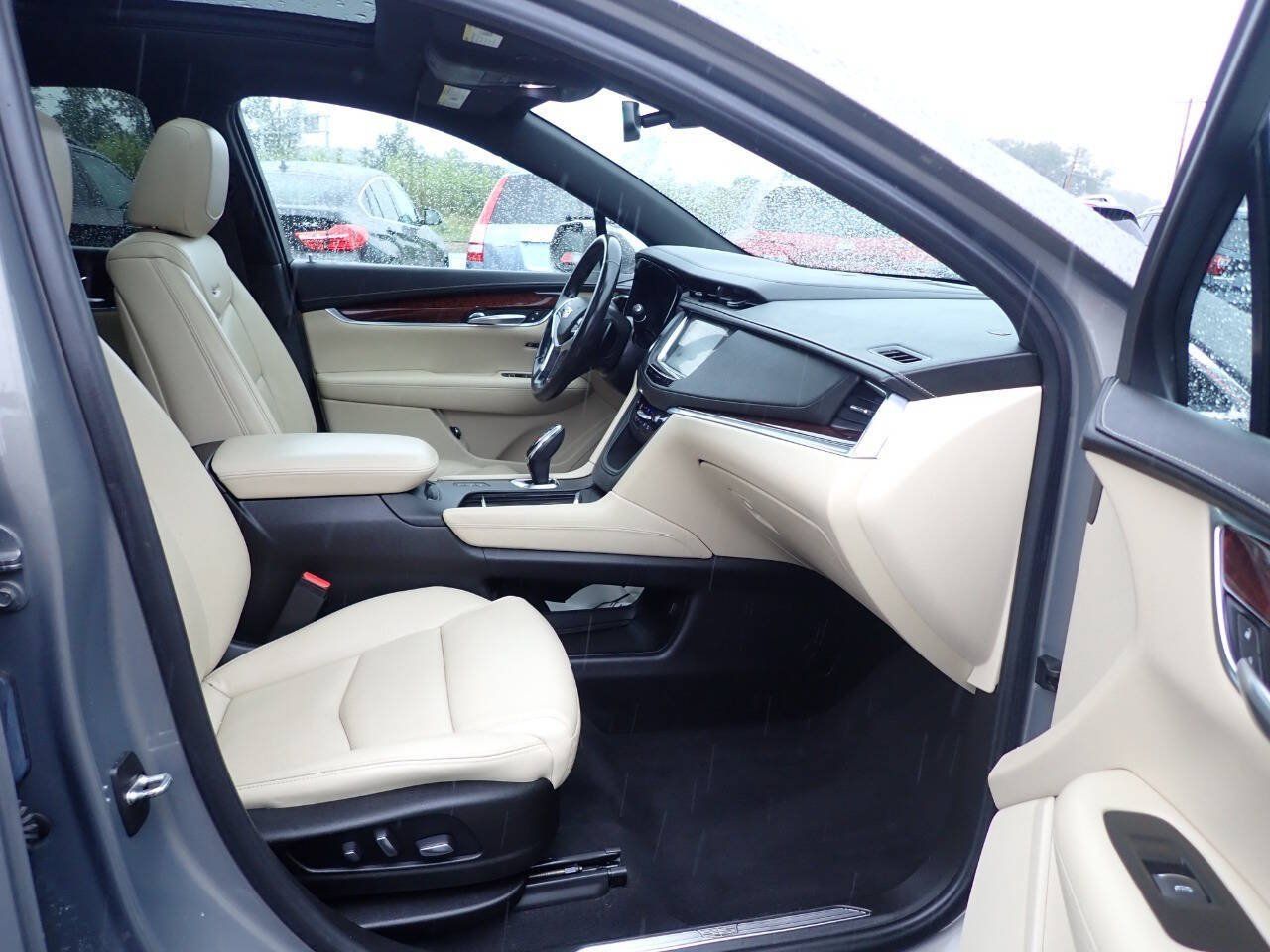 Used 2018 Cadillac XT5 Luxury w/ Trailering Package AWD/4WD image 12