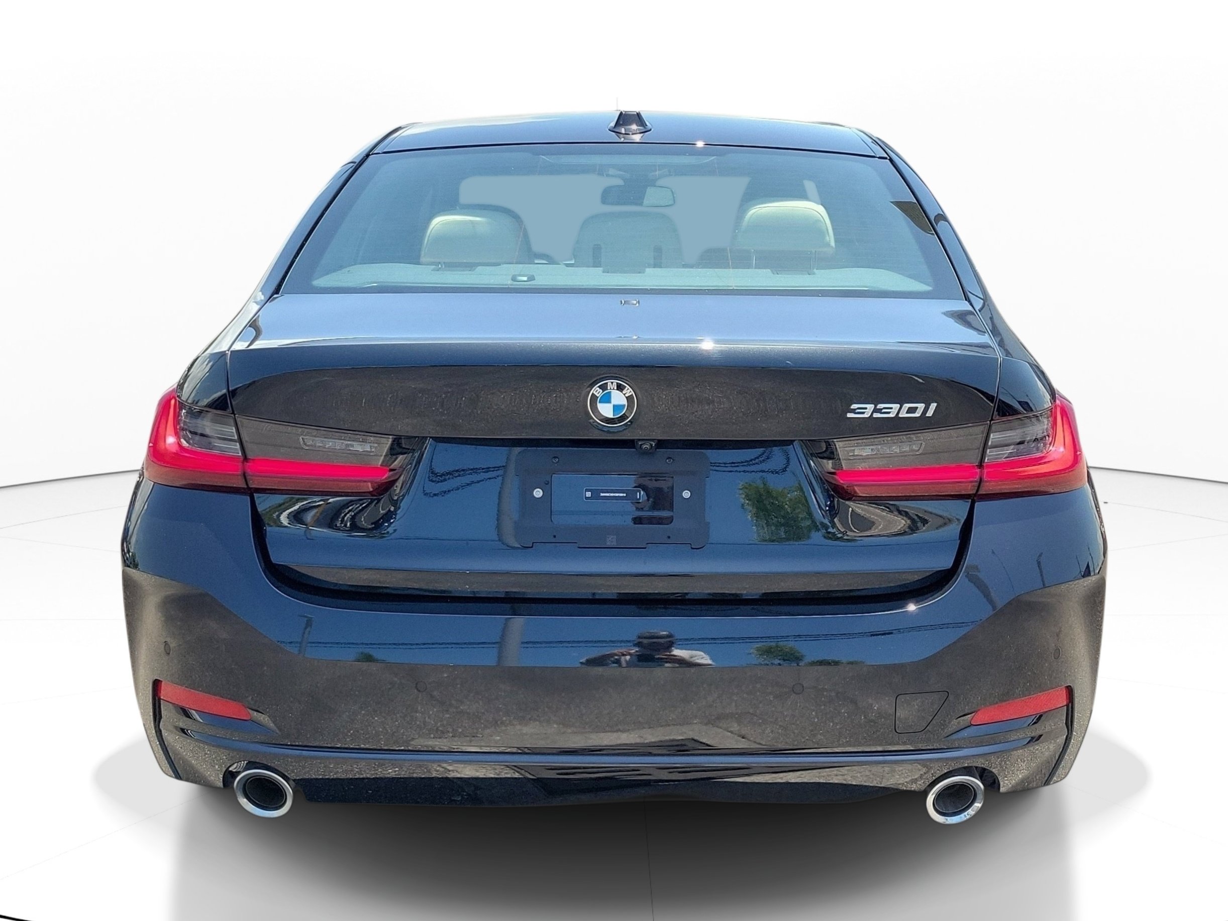 Used 2025 BMW 330i Sedan w/ Premium Package RWD image 5