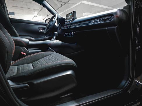 Certified 2025 Honda HR-V Sport image 33