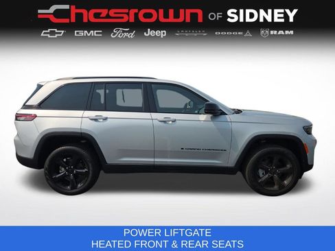 Used 2024 Jeep Grand Cherokee Limited w/ Black Appearance Package AWD/4WD image 4