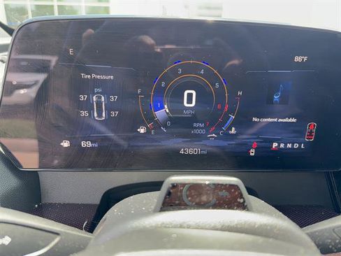 Used 2024 Chevrolet Traverse RS FWD image 9