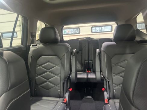 Used 2025 Volkswagen Atlas SE w/ Panoramic Sunroof Package image 18
