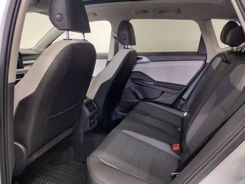 New 2025 Volkswagen Taos SE image 24