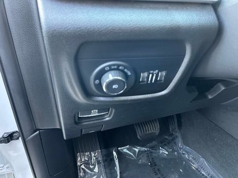 Used 2023 Jeep Grand Cherokee Limited w/ Black Appearance Package image 24