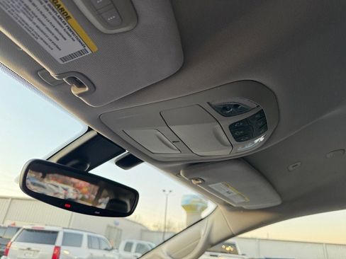 Used 2018 Chrysler Pacifica Touring-L image 24