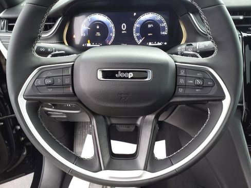 Used 2025 Jeep Grand Cherokee Laredo X w/ Luxury Tech Group I image 13