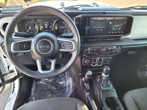 Used 2024 Jeep Wrangler Unlimited Sahara AWD/4WD image 9