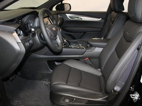 New 2025 Cadillac XT5 Luxury image 5