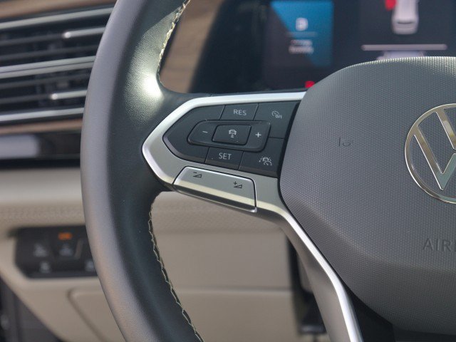 Used 2024 Volkswagen Atlas SE w/ Panoramic Sunroof Package FWD image 19