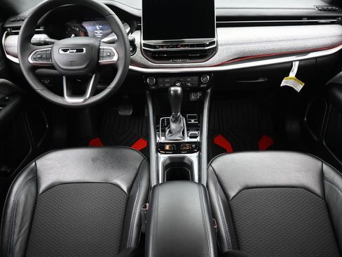 Used 2023 Jeep Compass Latitude image 12