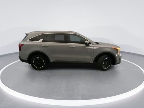 Used 2025 Kia Sorento S w/ Panoramic Sunroof Package FWD image 5