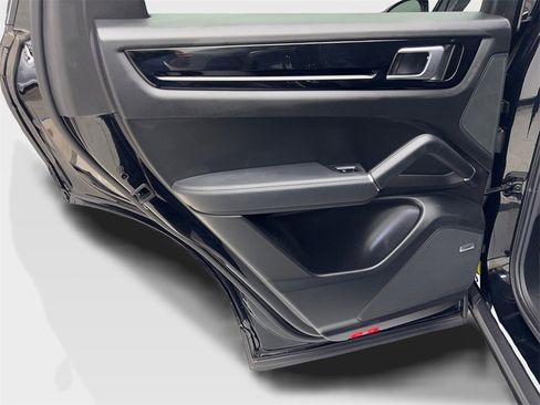 Used 2021 Porsche Cayenne Coupe image 35