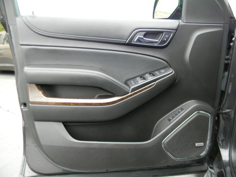 Used 2016 Chevrolet Suburban LT w/ Luxury Package image 11