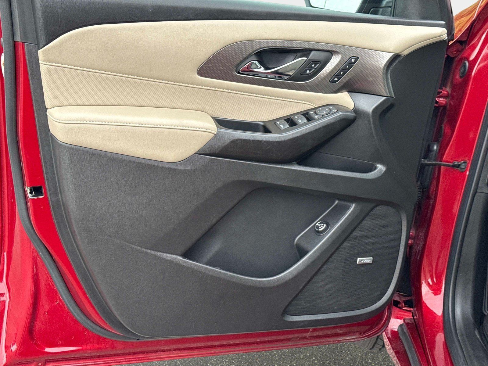 Used 2023 Chevrolet Traverse Premier FWD image 21