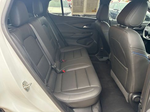 Used 2025 Buick Envista Sport Touring image 23