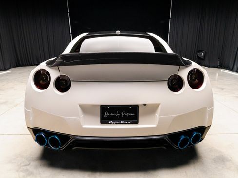Used 2015 Nissan GT-R Premium image 12