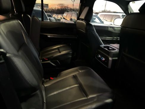 Used 2021 Ford Expedition XLT image 14