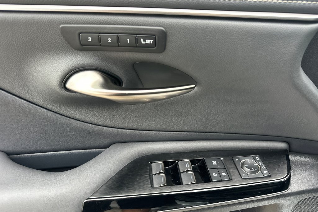 Certified 2024 Lexus ES 350 w/ Premium Package FWD image 11