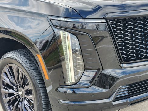 Used 2025 Cadillac Escalade Sport w/ LPO, ONYX Package image 7