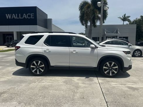 Used 2024 Honda Pilot Touring image 5