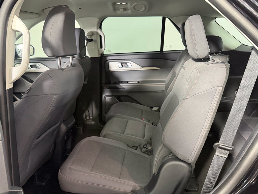 Used 2025 Ford Explorer Active RWD image 13