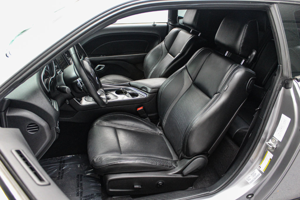 Used 2016 Dodge Challenger R/T RWD image 12