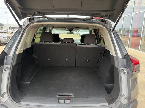 Used 2023 Nissan Rogue SV image 19
