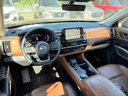 Certified 2023 Nissan Pathfinder Platinum AWD/4WD image 11