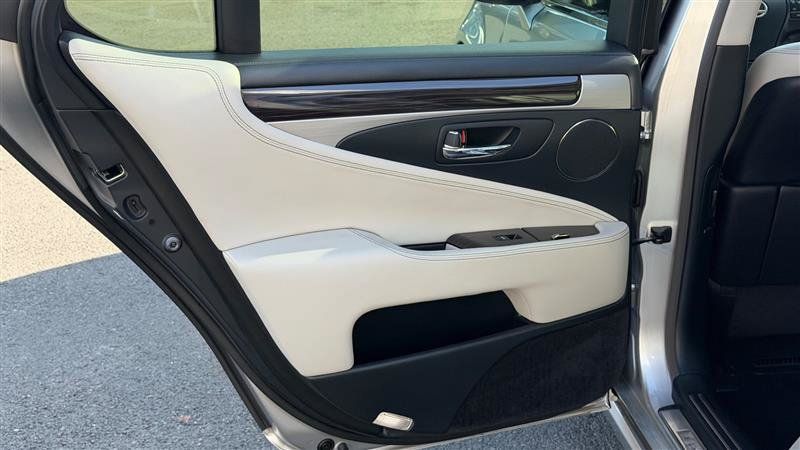 Used 2013 Lexus LS 460 w/ Comfort Pkg RWD image 43