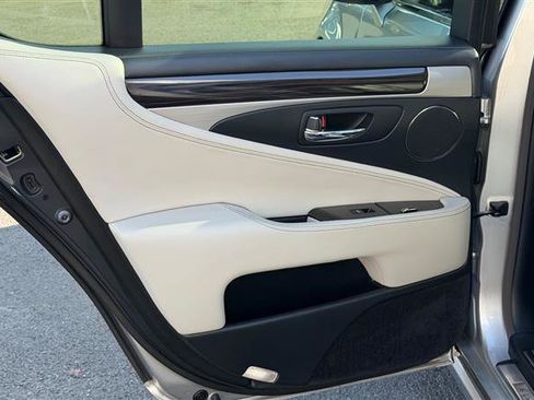 Used 2013 Lexus LS 460 w/ Comfort Pkg RWD image 43