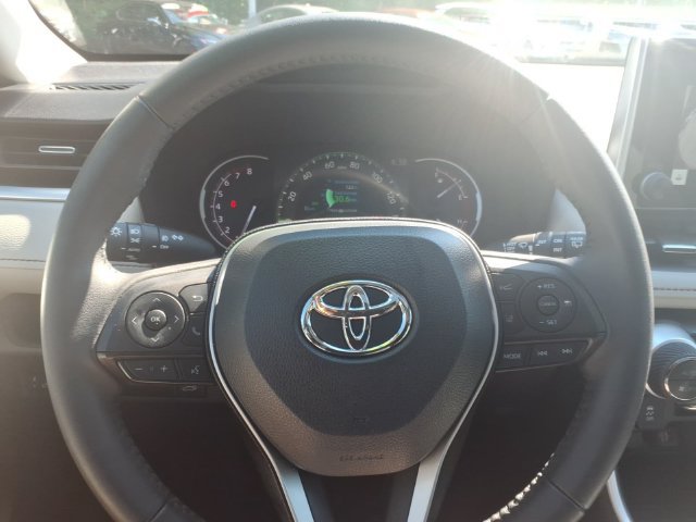 Used 2023 Toyota RAV4 XLE Premium FWD image 21