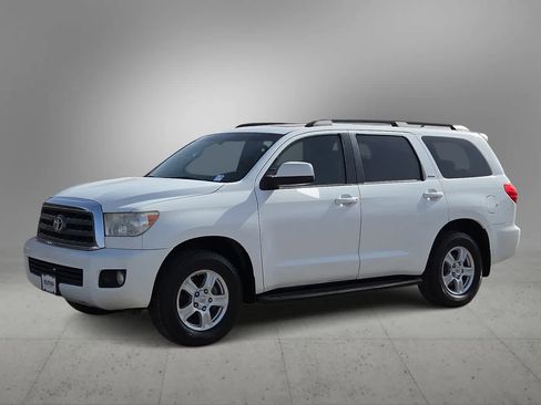 Used 2017 Toyota Sequoia SR5 w/ Premium Package image 4
