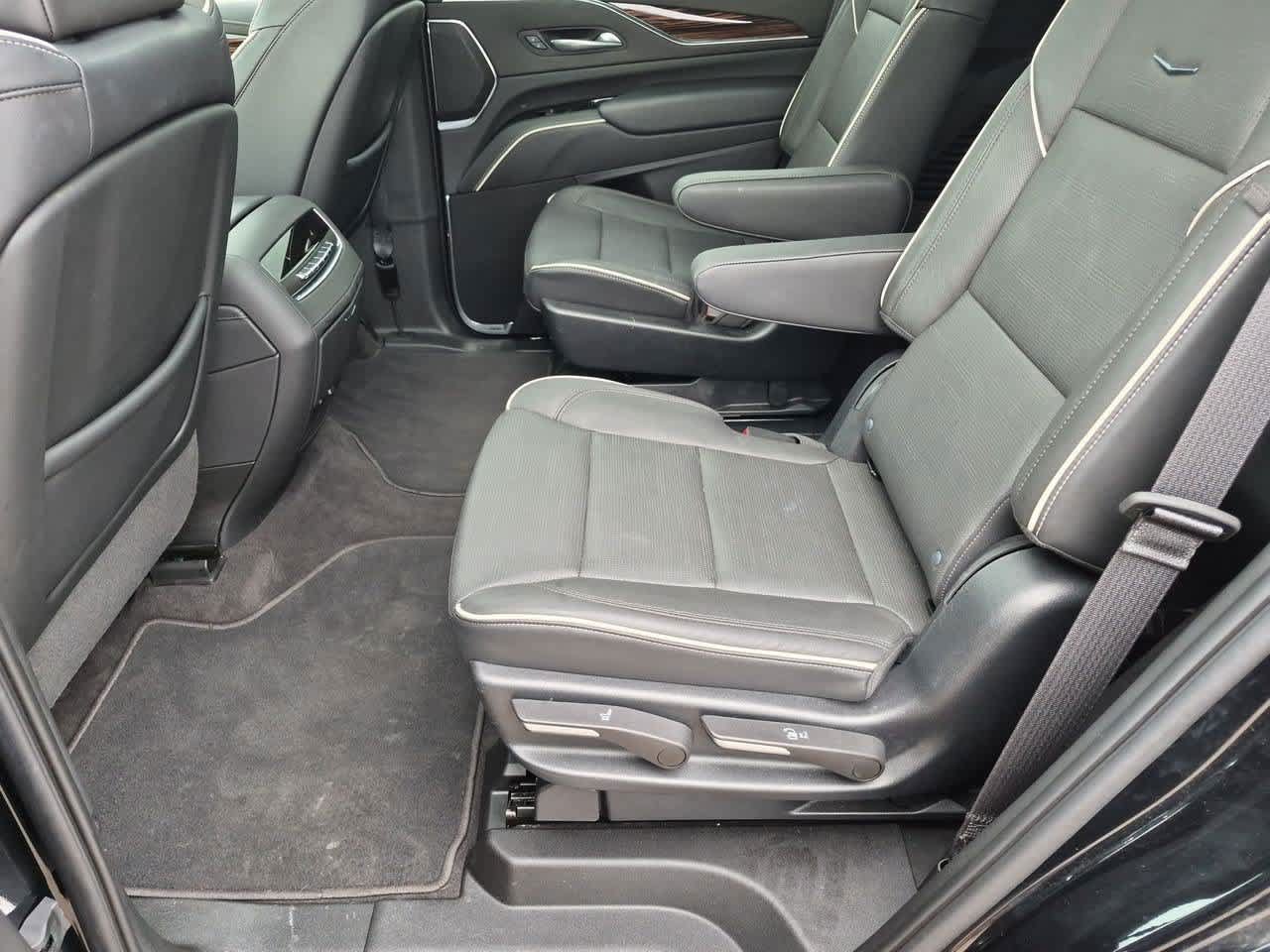 Used 2023 Cadillac Escalade Premium Luxury AWD/4WD image 20
