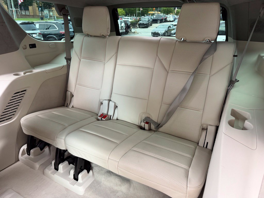 Used 2021 Cadillac Escalade Premium Luxury Platinum w/ LPO, Radiant Package AWD/4WD image 31