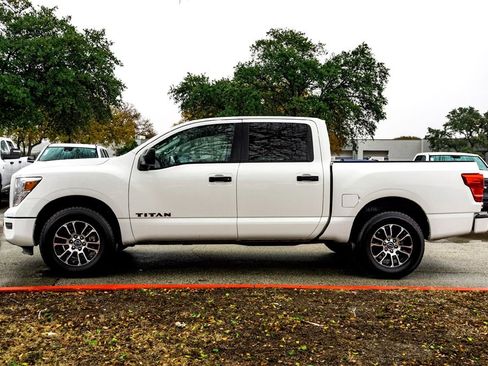 Used 2023 Nissan Titan SV image 8