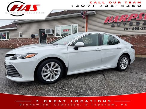 Used 2022 Toyota Camry LE w/ Carpet Mat Package (TMS) FWD image 2