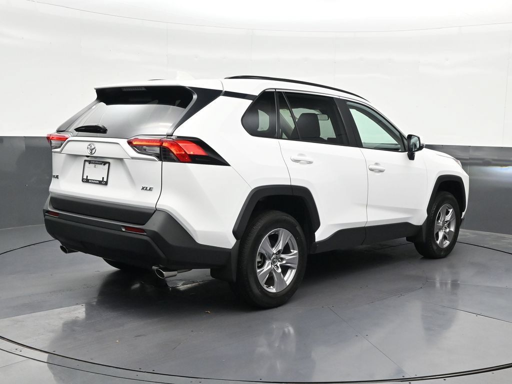 Used 2025 Toyota RAV4 XLE w/ Convenience Package FWD image 5