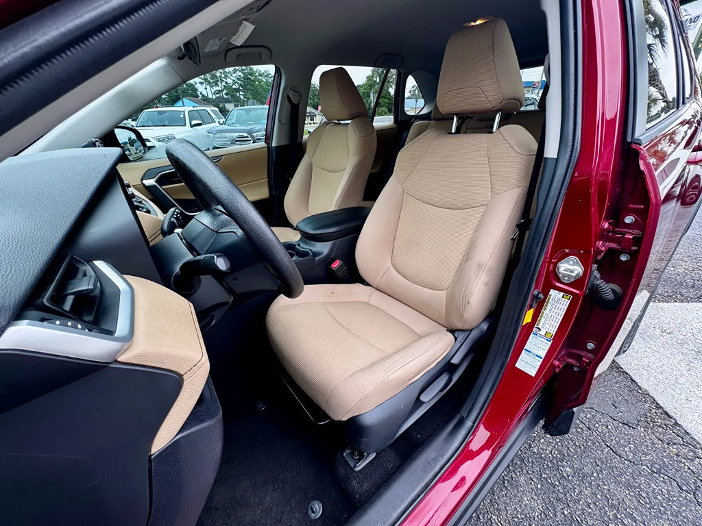 Used 2020 Toyota RAV4 LE AWD/4WD image 8