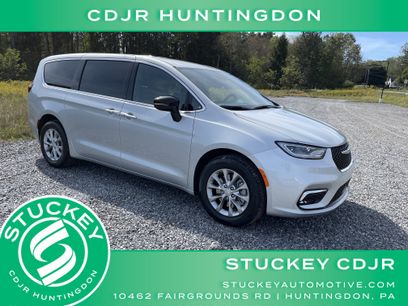New 2026 Chrysler Pacifica Select